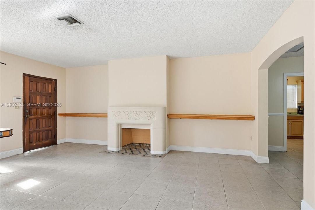 For Sale: $1,125,000 (4 beds, 3 baths, 1813 Square Feet)