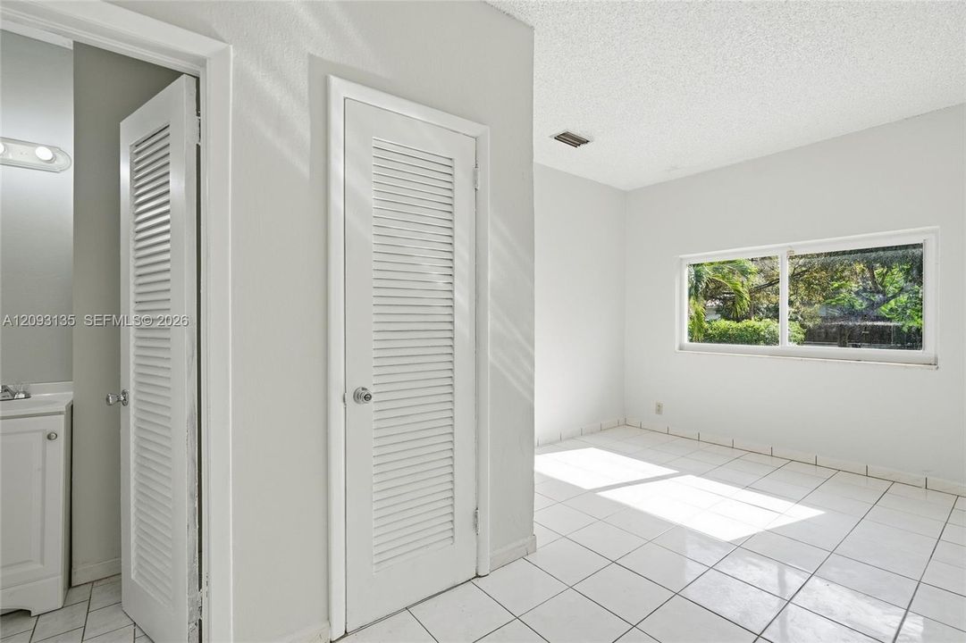 For Sale: $1,125,000 (4 beds, 3 baths, 1813 Square Feet)
