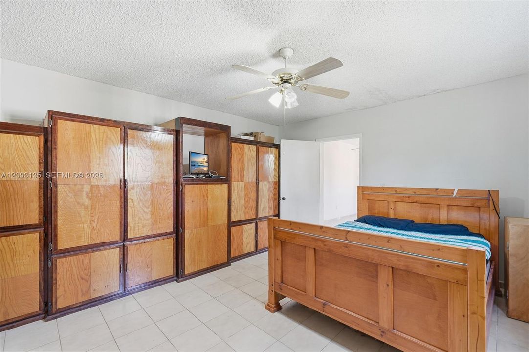 For Sale: $1,125,000 (4 beds, 3 baths, 1813 Square Feet)