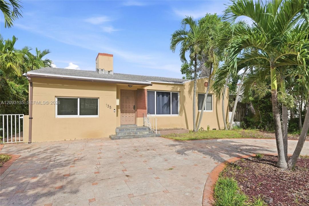 For Sale: $1,125,000 (4 beds, 3 baths, 1813 Square Feet)