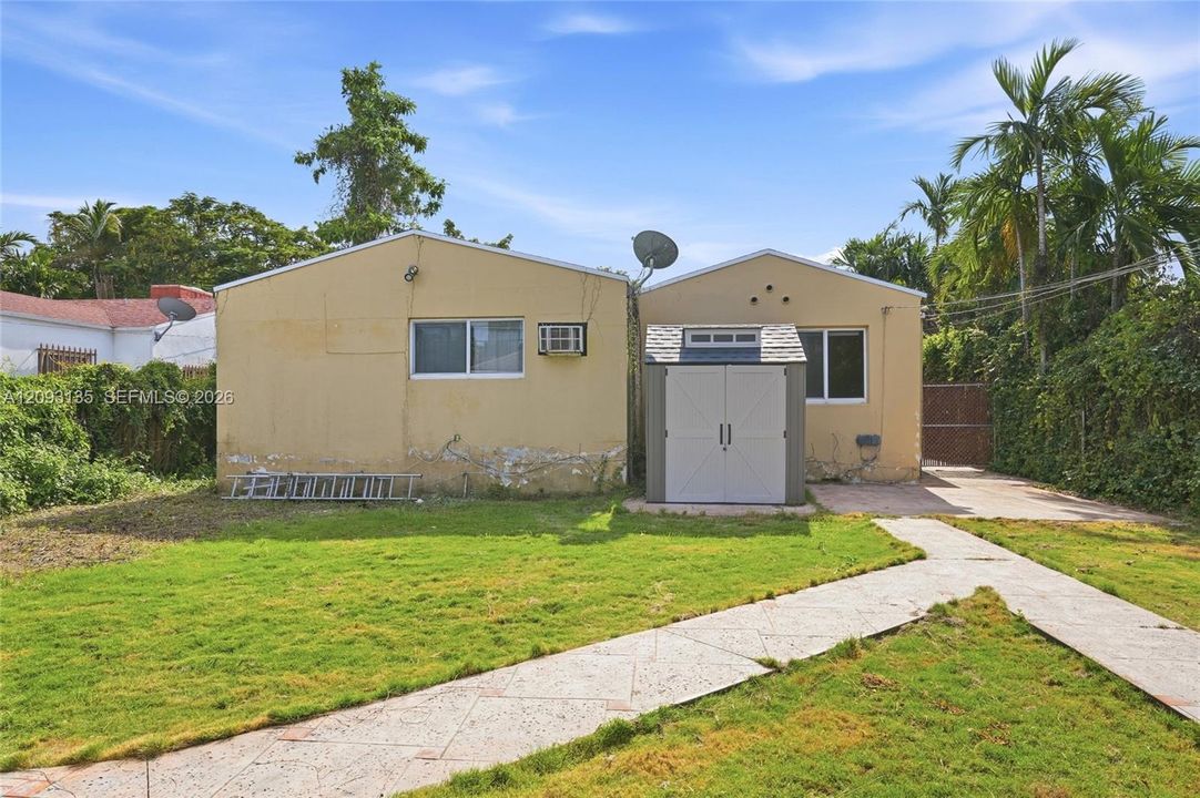 For Sale: $1,125,000 (4 beds, 3 baths, 1813 Square Feet)