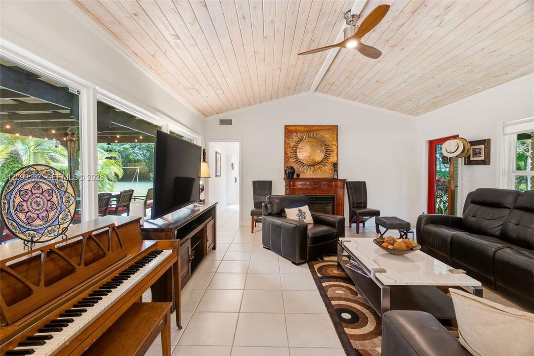 For Sale: $1,925,000 (3 beds, 2 baths, 1827 Square Feet)