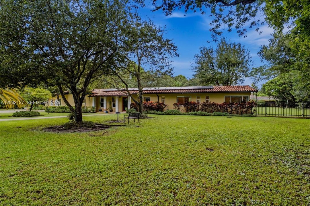 For Sale: $1,925,000 (3 beds, 2 baths, 1827 Square Feet)