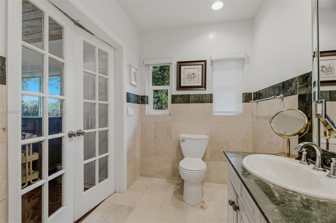 For Sale: $1,925,000 (3 beds, 2 baths, 1827 Square Feet)