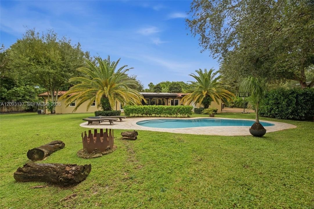 For Sale: $1,925,000 (3 beds, 2 baths, 1827 Square Feet)