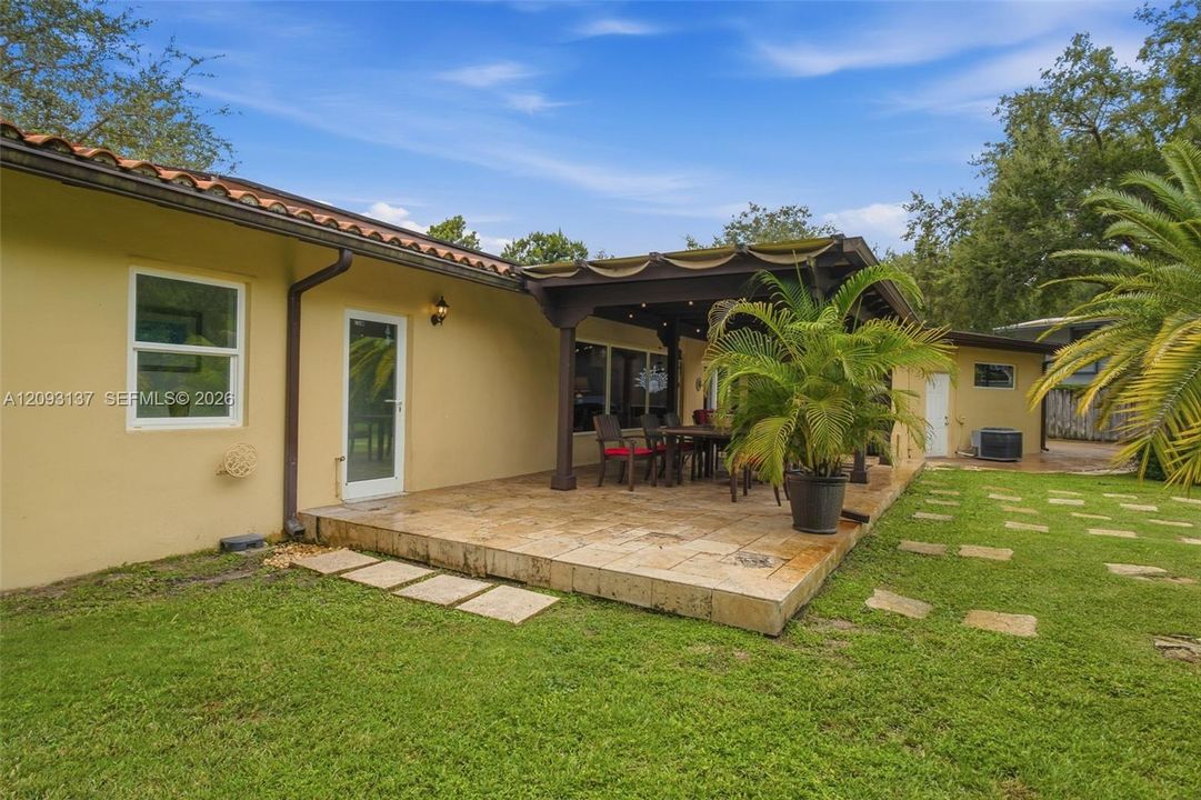 For Sale: $1,925,000 (3 beds, 2 baths, 1827 Square Feet)