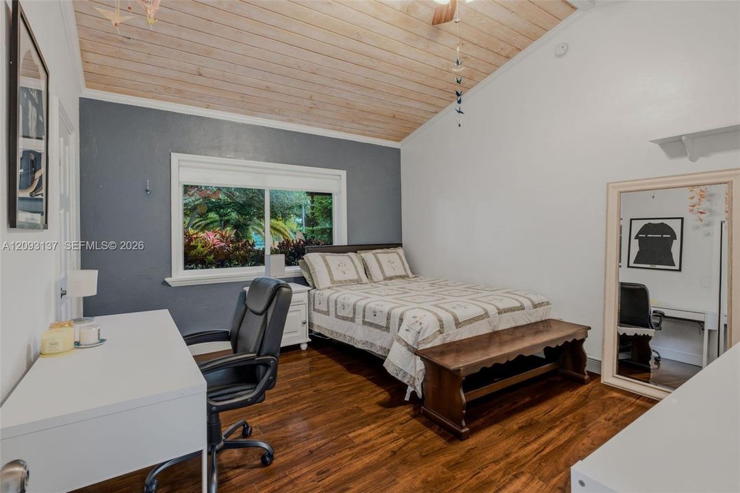 For Sale: $1,925,000 (3 beds, 2 baths, 1827 Square Feet)