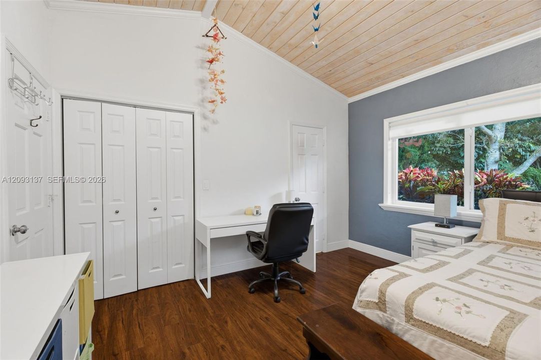 For Sale: $1,925,000 (3 beds, 2 baths, 1827 Square Feet)