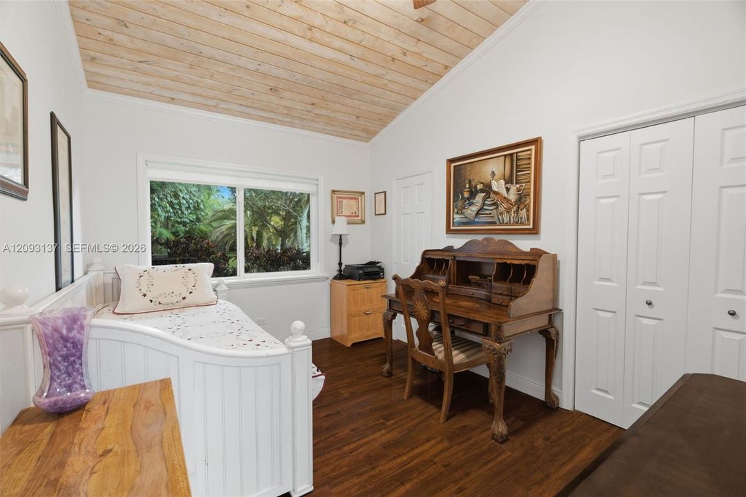 For Sale: $1,925,000 (3 beds, 2 baths, 1827 Square Feet)