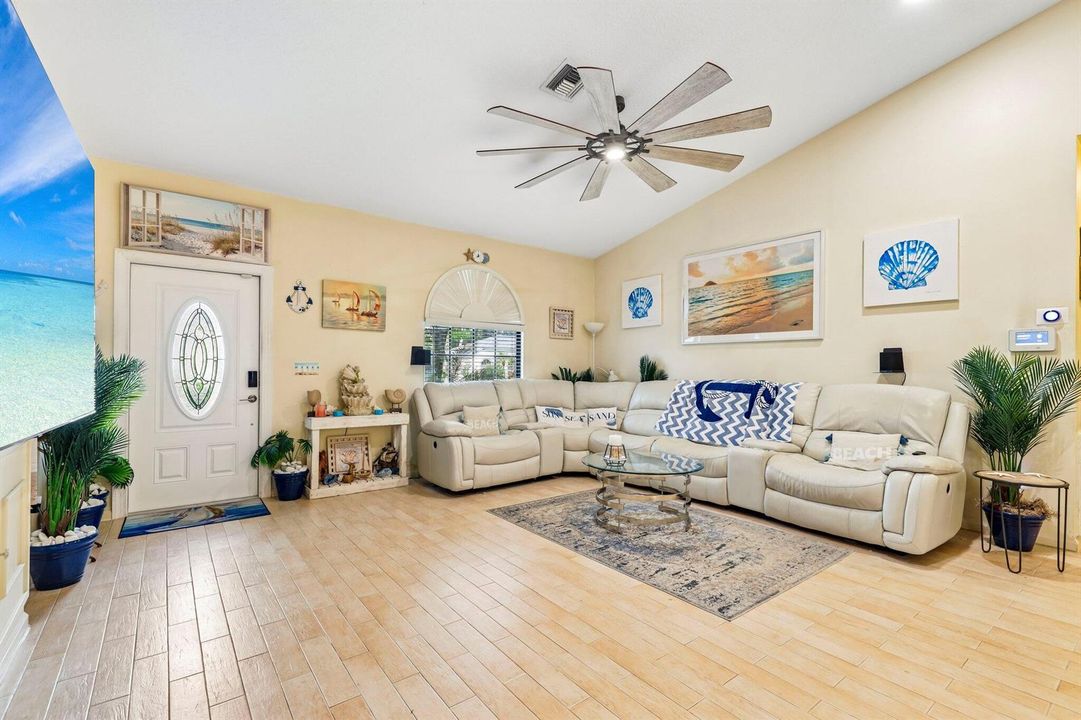 6-web-or-mls-Lexington Dr-S2109-006