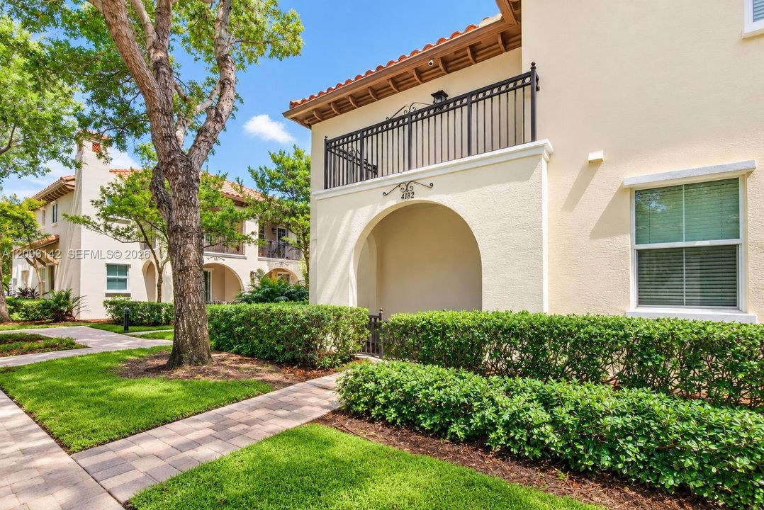 For Sale: $480,000 (2 beds, 2 baths, 1254 Square Feet)