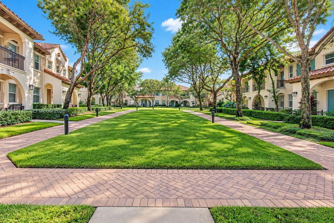 For Sale: $480,000 (2 beds, 2 baths, 1254 Square Feet)