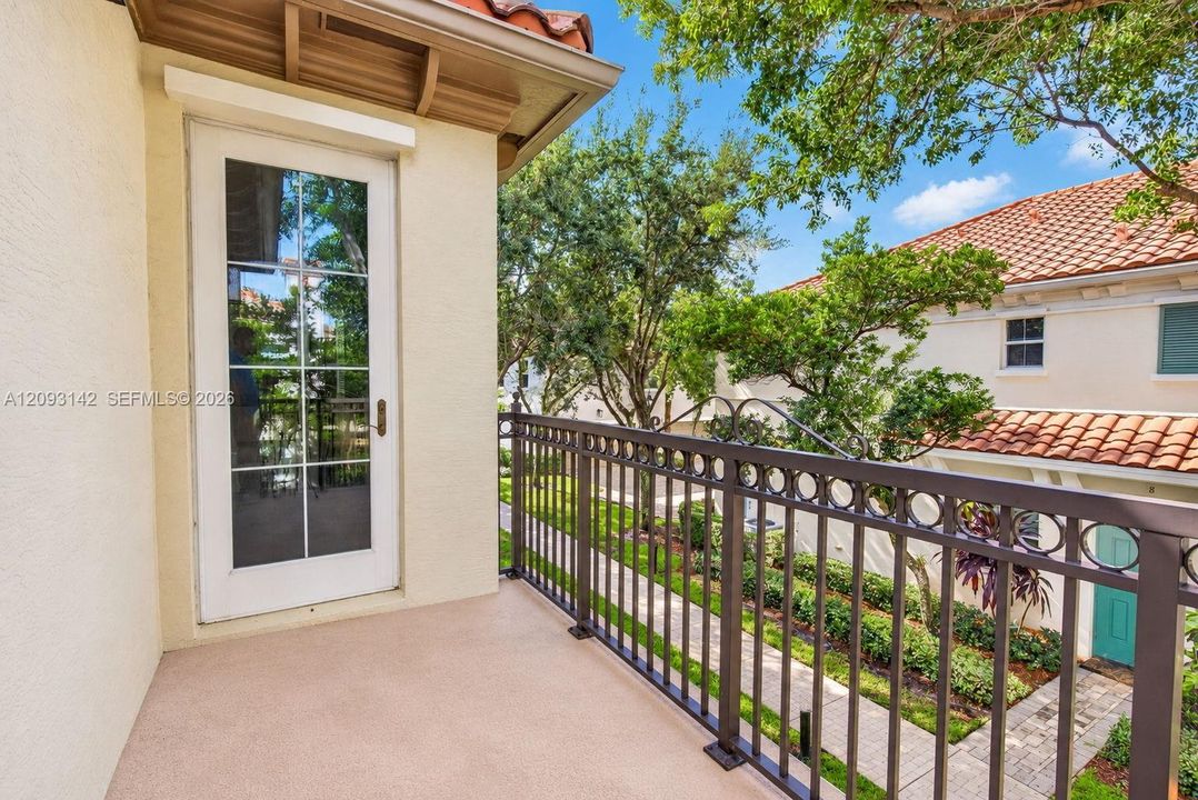 For Sale: $480,000 (2 beds, 2 baths, 1254 Square Feet)