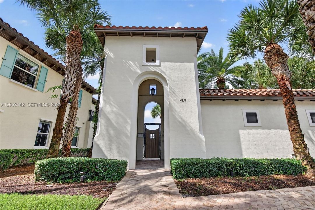 For Sale: $480,000 (2 beds, 2 baths, 1254 Square Feet)