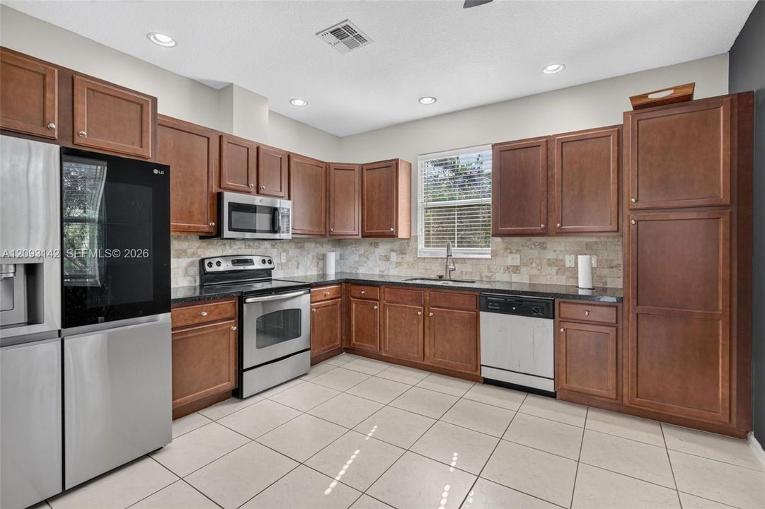 For Sale: $480,000 (2 beds, 2 baths, 1254 Square Feet)