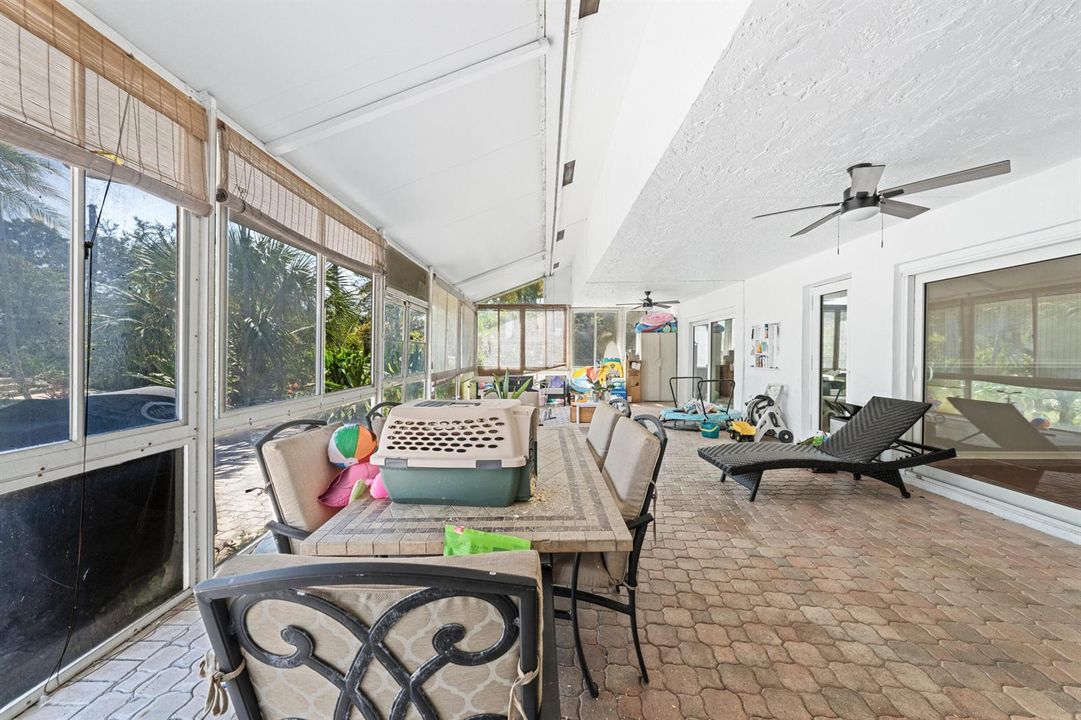 14463 SW 16th Ct Davie FL-print-034-020-