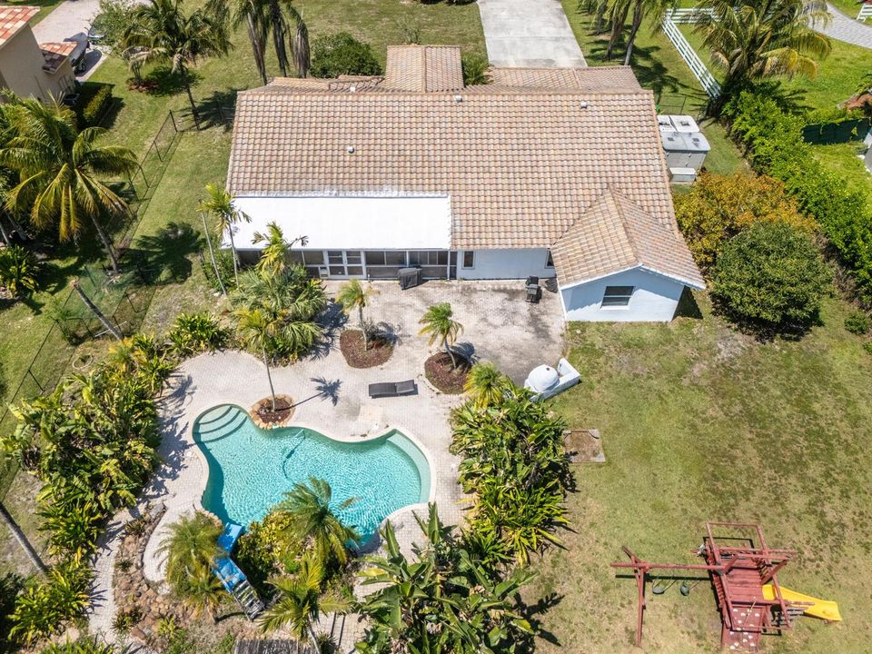14463 SW 16th Ct Davie FL-print-043-019-