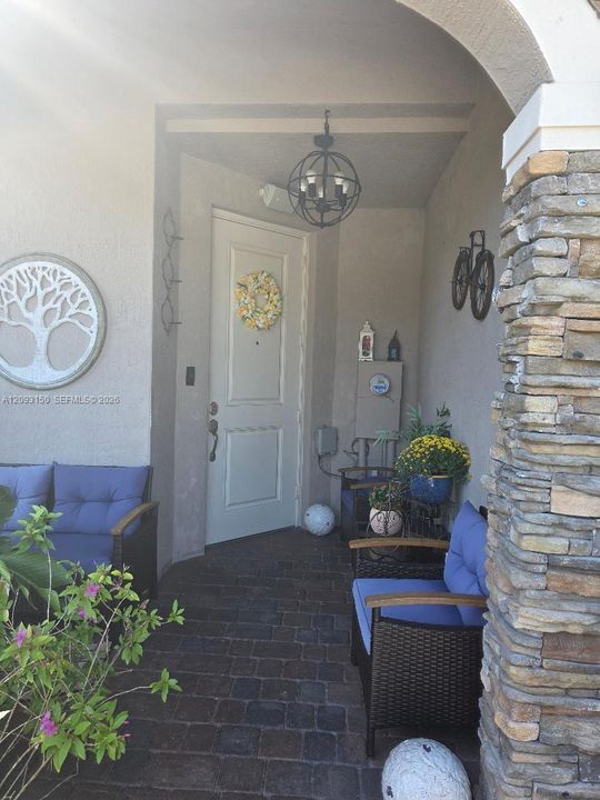 For Rent: $2,700 (3 beds, 2 baths, 1659 Square Feet)