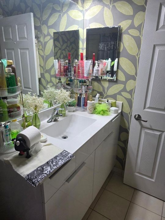 For Rent: $2,700 (3 beds, 2 baths, 1659 Square Feet)