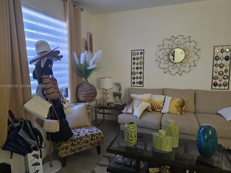 For Rent: $2,700 (3 beds, 2 baths, 1659 Square Feet)