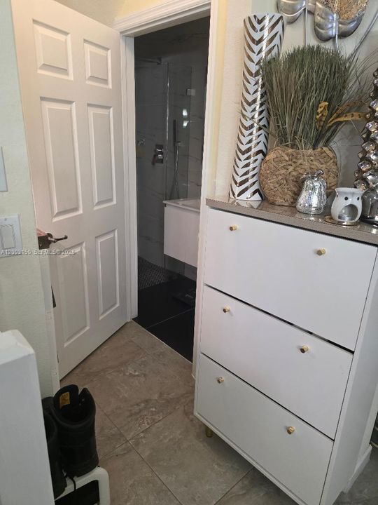 For Rent: $2,700 (3 beds, 2 baths, 1659 Square Feet)