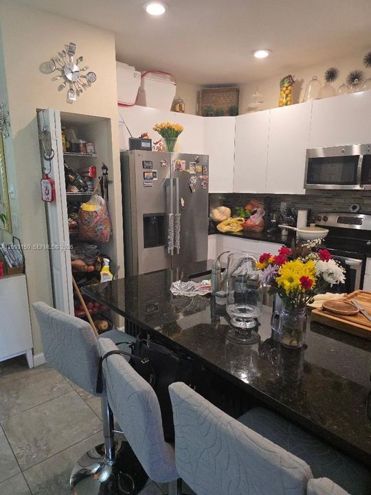 For Rent: $2,700 (3 beds, 2 baths, 1659 Square Feet)