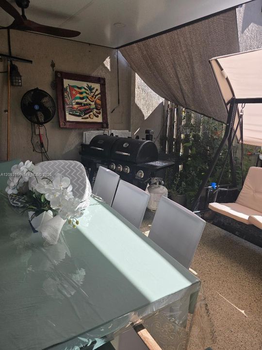 For Rent: $2,700 (3 beds, 2 baths, 1659 Square Feet)