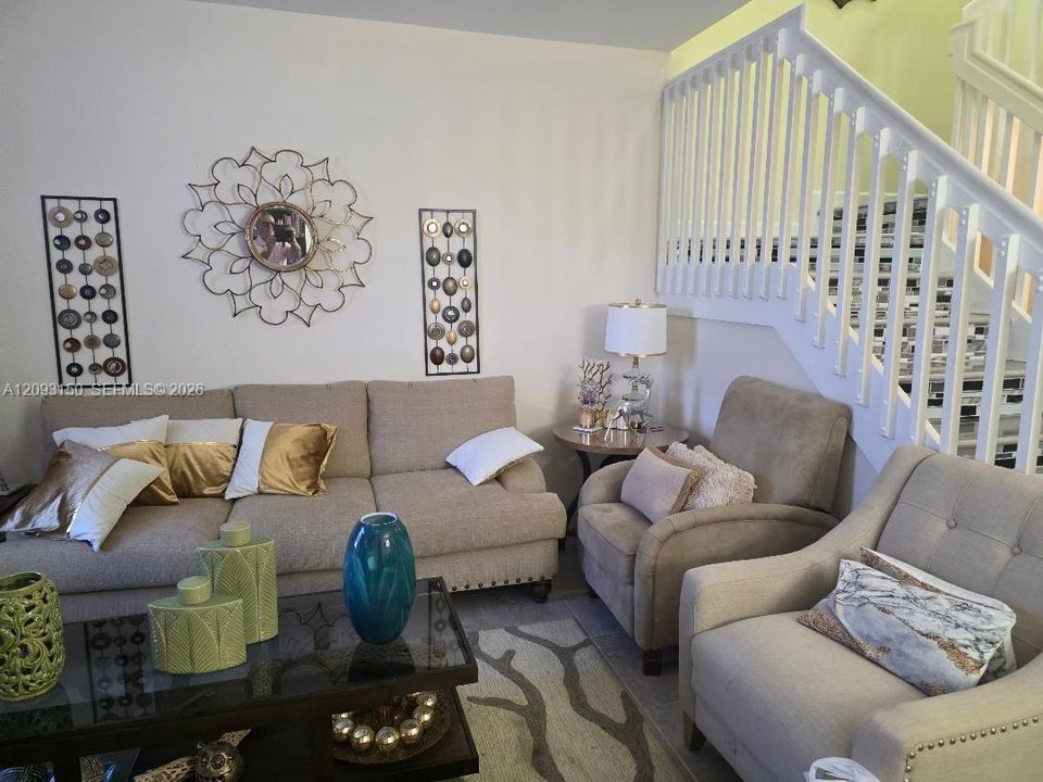 For Rent: $2,700 (3 beds, 2 baths, 1659 Square Feet)