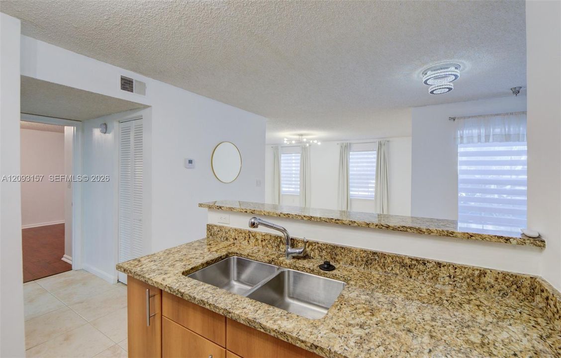 For Rent: $1,925 (1 beds, 1 baths, 696 Square Feet)