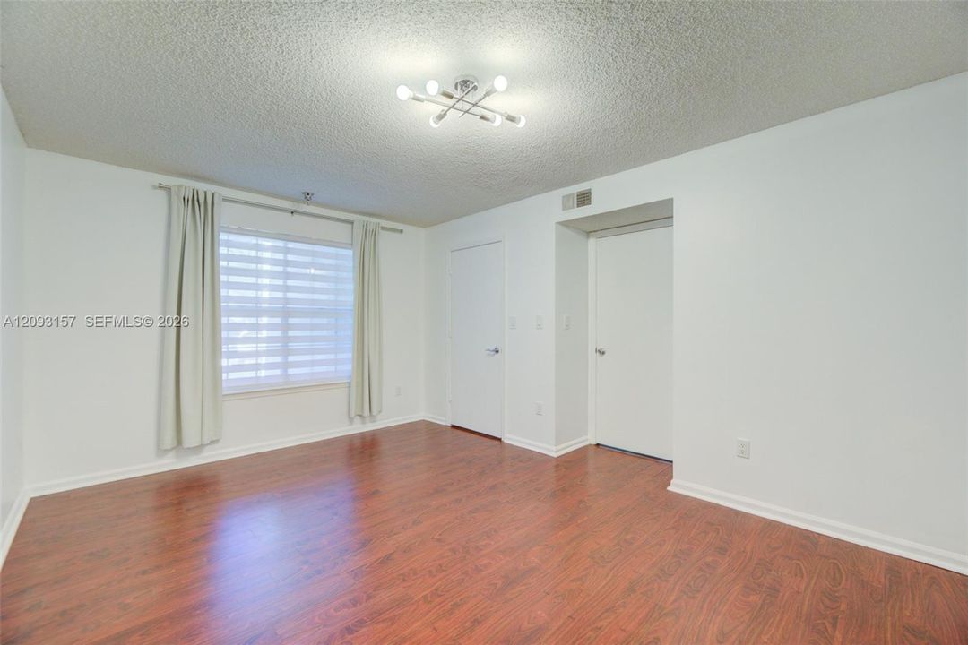 For Rent: $1,925 (1 beds, 1 baths, 696 Square Feet)
