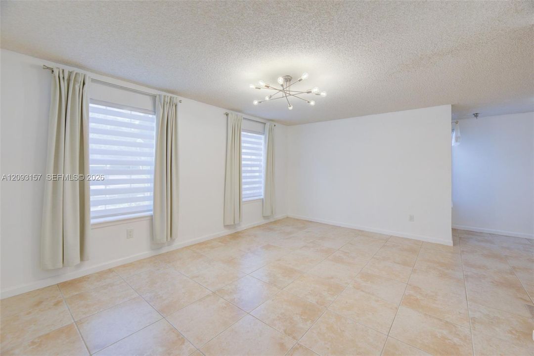 For Rent: $1,925 (1 beds, 1 baths, 696 Square Feet)
