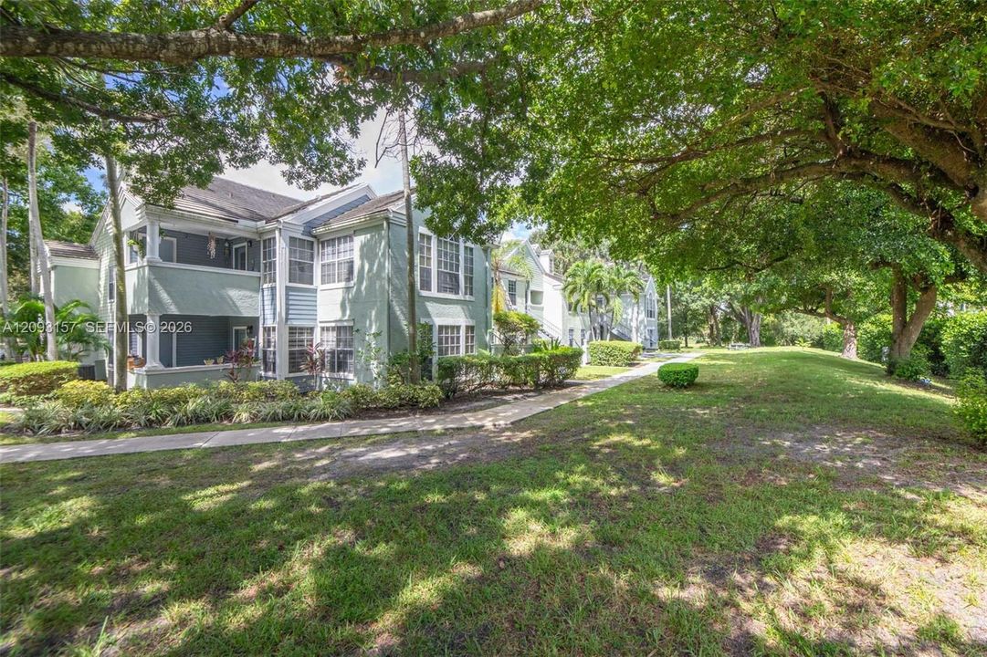 For Rent: $1,925 (1 beds, 1 baths, 696 Square Feet)
