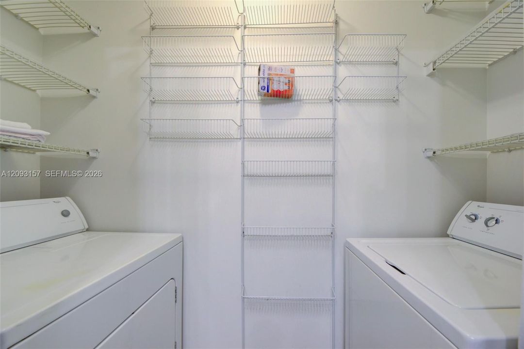 For Rent: $1,925 (1 beds, 1 baths, 696 Square Feet)