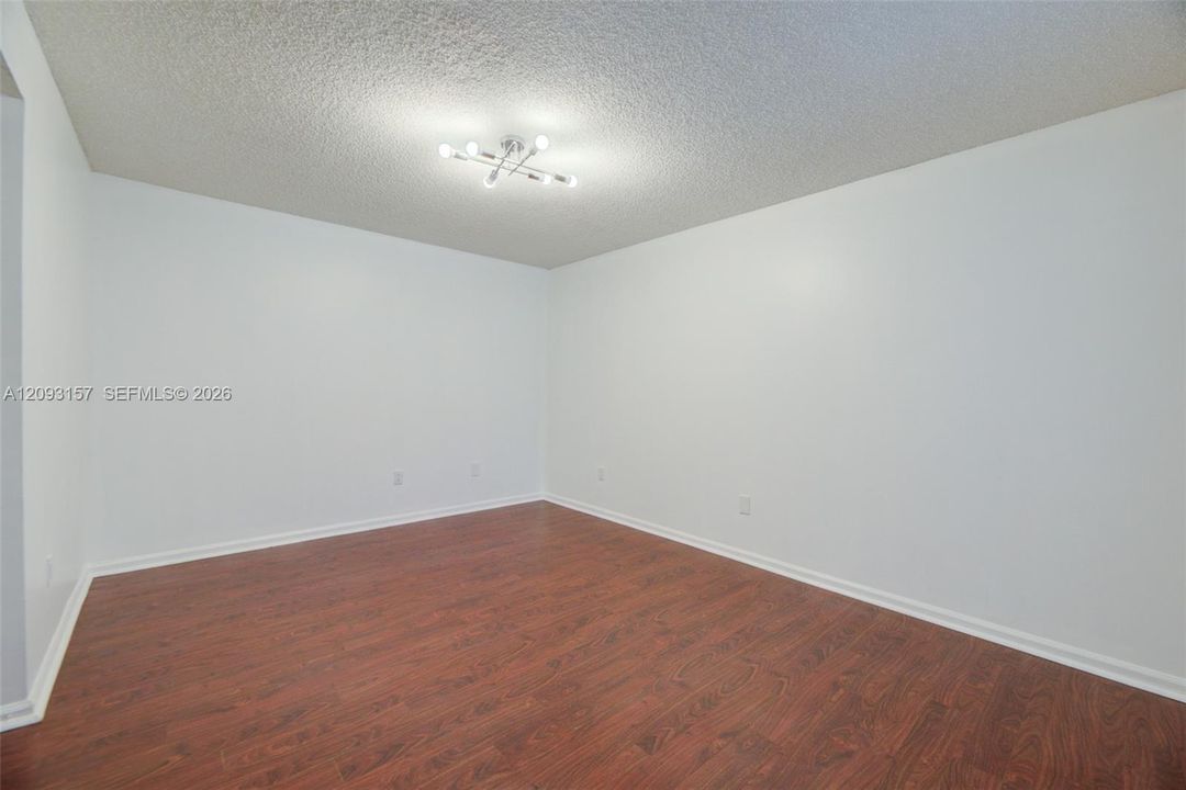 For Rent: $1,925 (1 beds, 1 baths, 696 Square Feet)
