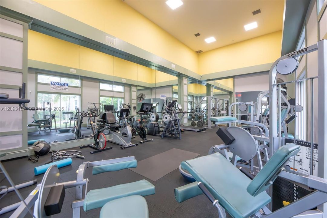 For Rent: $1,925 (1 beds, 1 baths, 696 Square Feet)