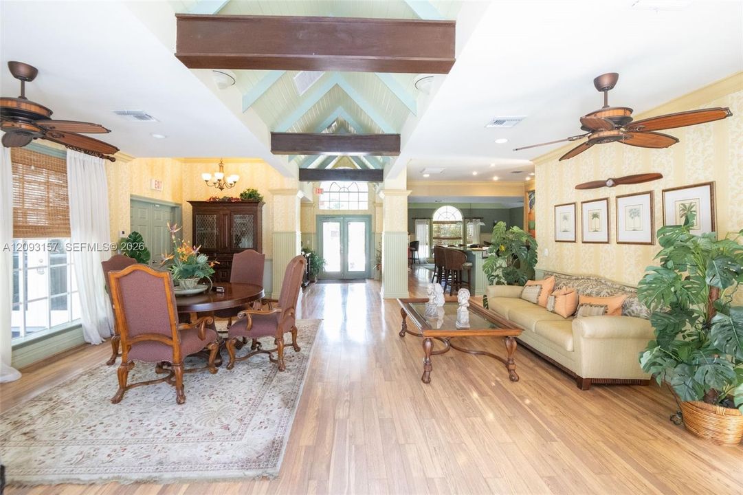 For Rent: $1,925 (1 beds, 1 baths, 696 Square Feet)