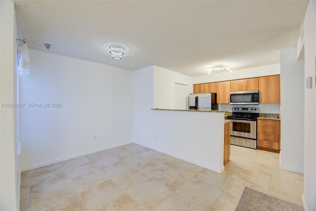 For Rent: $1,925 (1 beds, 1 baths, 696 Square Feet)