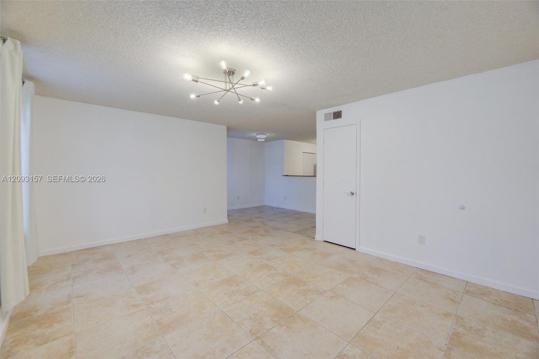 For Rent: $1,925 (1 beds, 1 baths, 696 Square Feet)