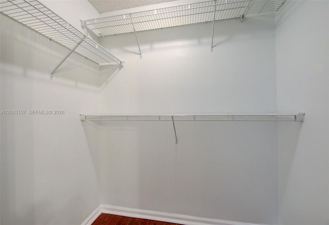 For Rent: $1,925 (1 beds, 1 baths, 696 Square Feet)