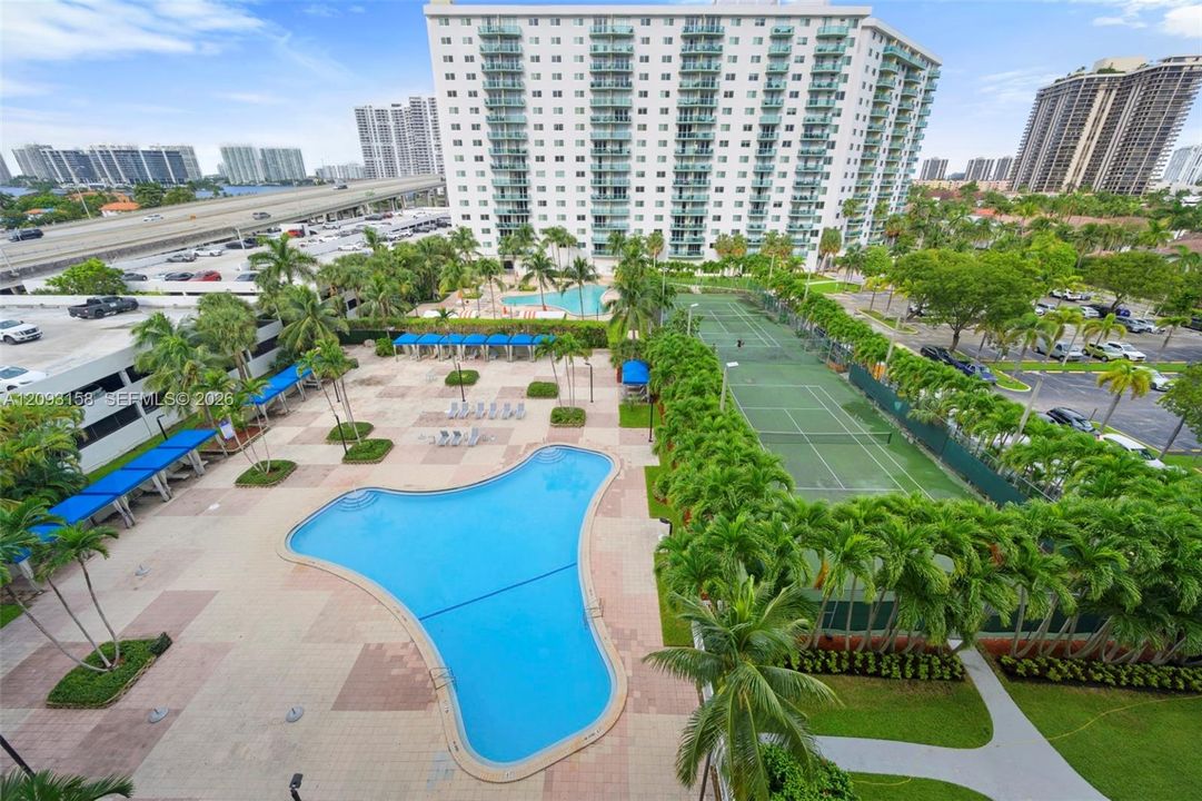 For Rent: $3,195 (1 beds, 1 baths, 1005 Square Feet)