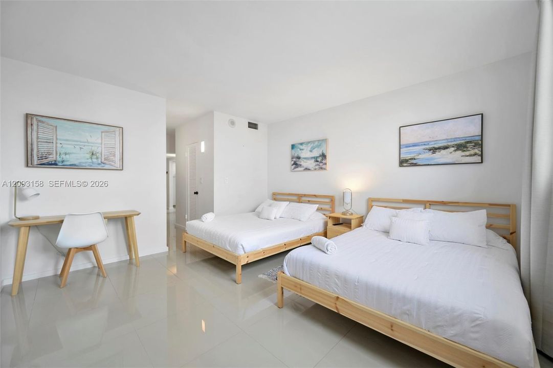 For Rent: $3,195 (1 beds, 1 baths, 1005 Square Feet)