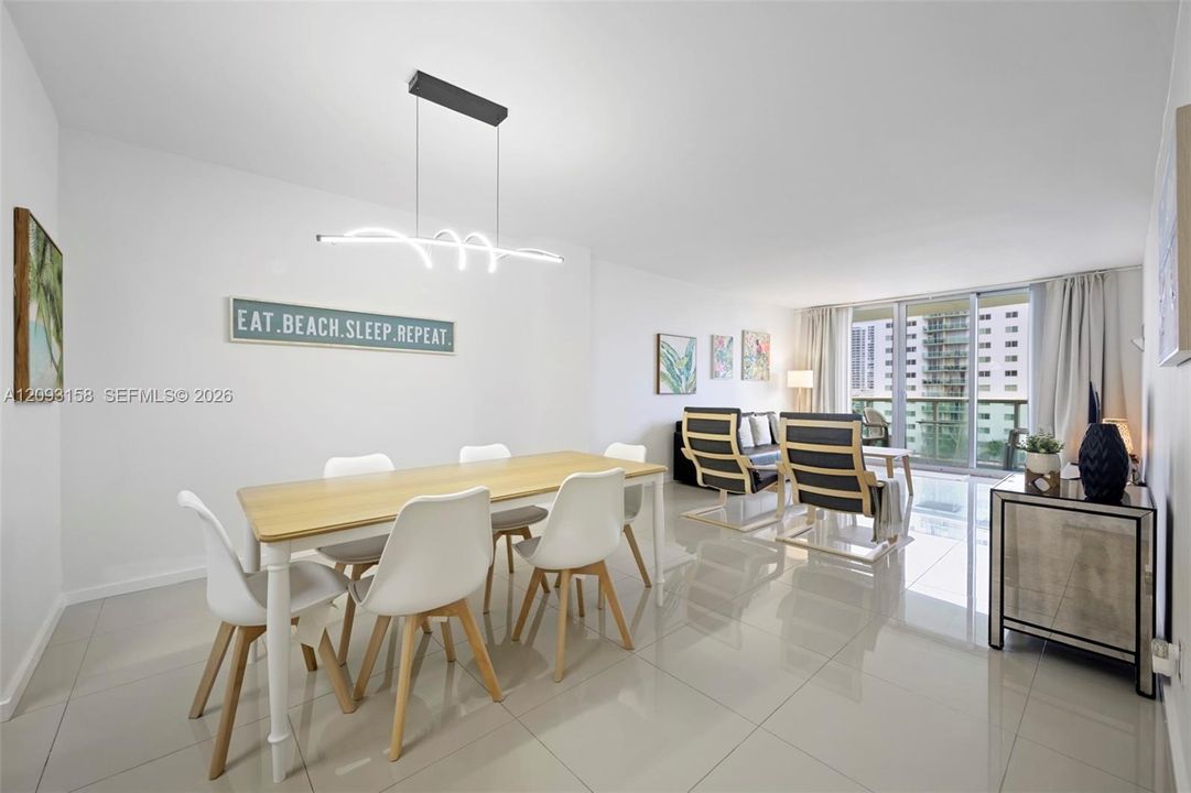 For Rent: $3,195 (1 beds, 1 baths, 1005 Square Feet)