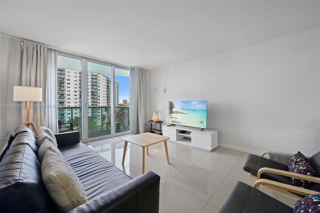 For Rent: $3,195 (1 beds, 1 baths, 1005 Square Feet)