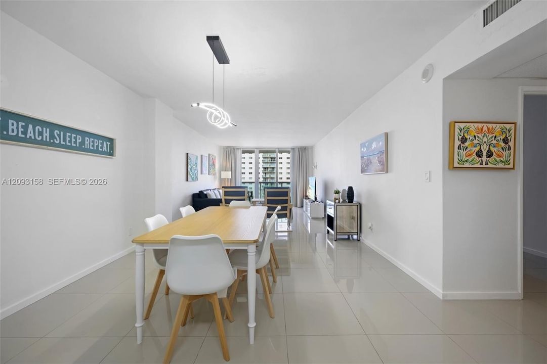 For Rent: $3,195 (1 beds, 1 baths, 1005 Square Feet)