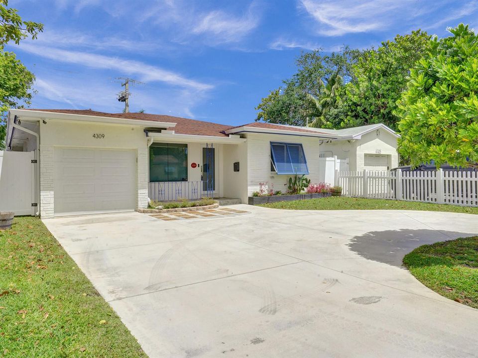 Large circular driveway