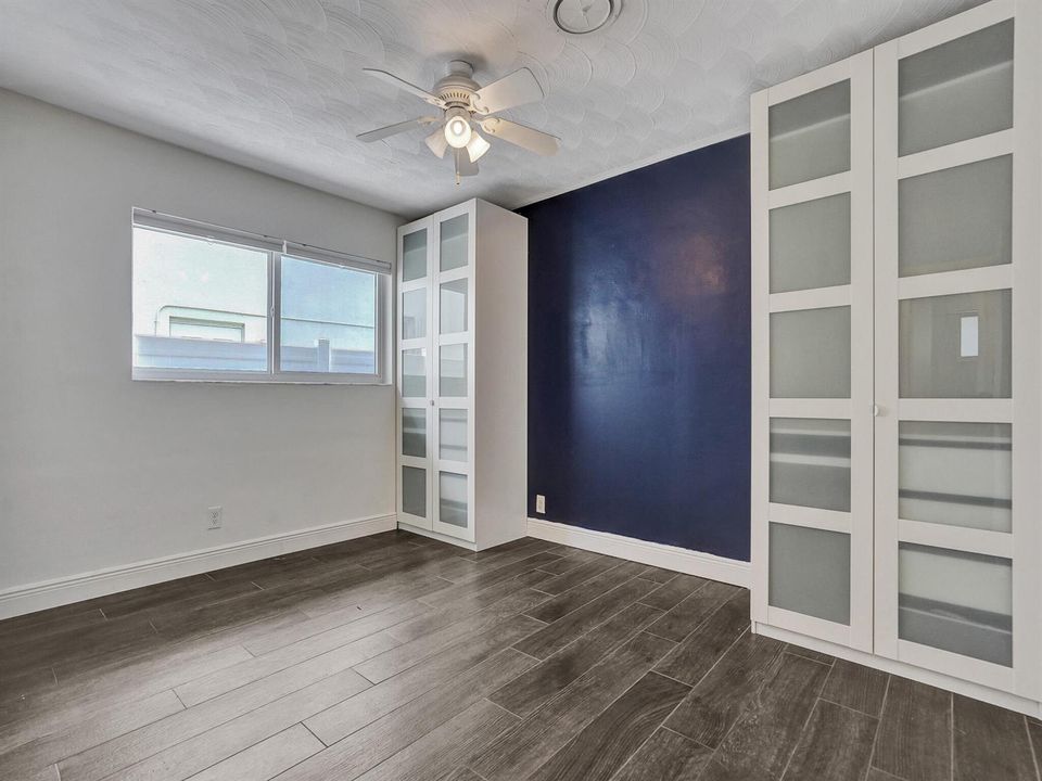 Guest room Den/Office