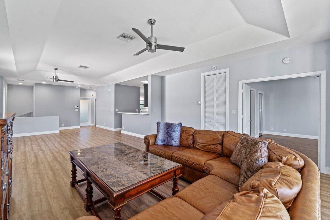 008-8682VaReale-BocaRaton-FL-33496-SMALL