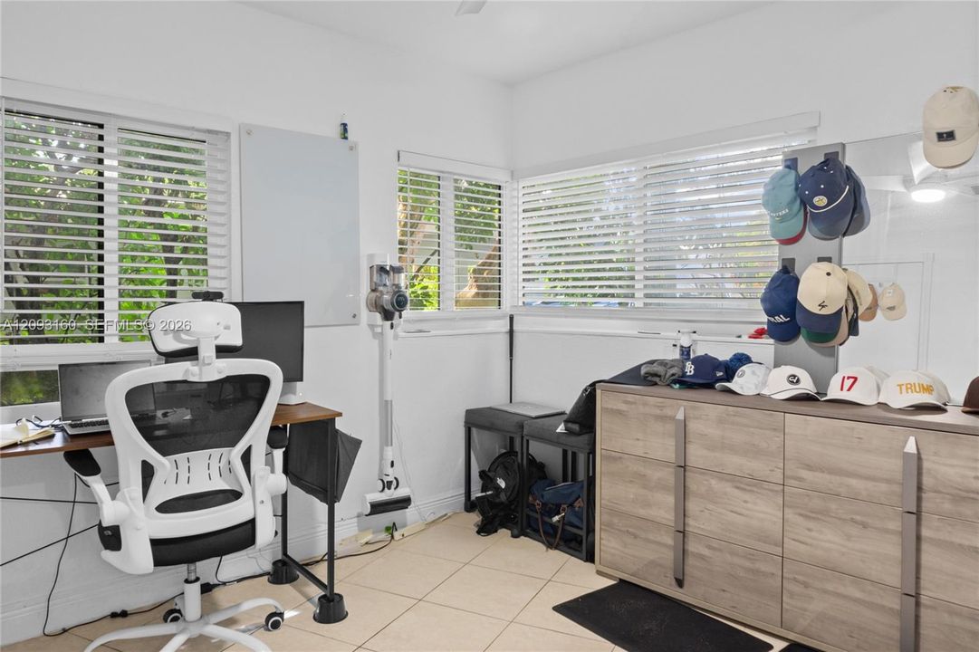 В аренду: $2,550 (2 спален, 1 ванн, 980 Квадратных фут)
