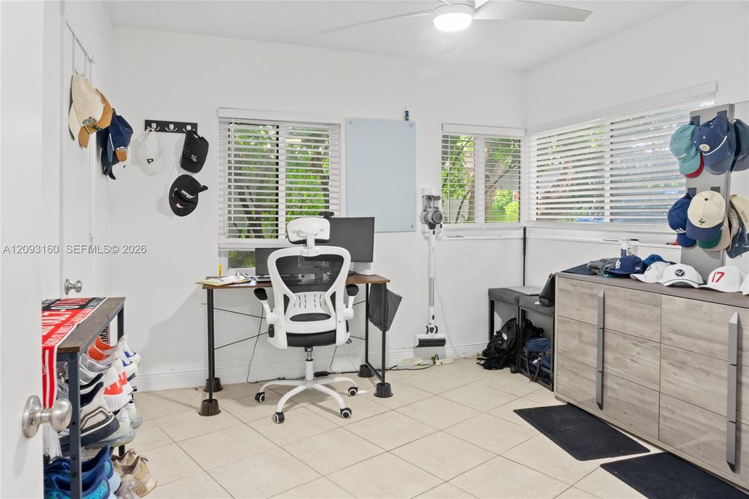 В аренду: $2,550 (2 спален, 1 ванн, 980 Квадратных фут)