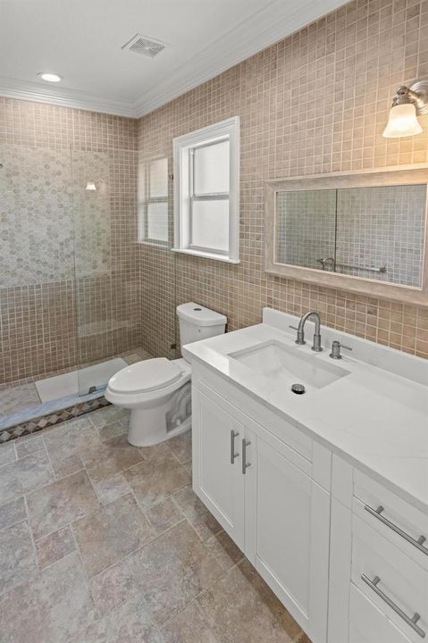 Guest Suite Bath RmD